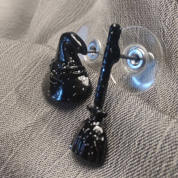 Halloween 365 Perfectly Mismatched Stud Earrings - Witch's Hat & Broom - Picture 4 of 9